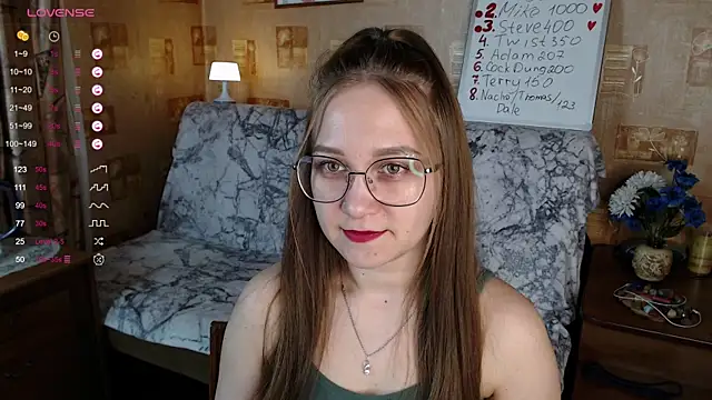 Snapshot of Miatiny chatting on 8, 12, 2024 Miatiny online show from 8, 12, 2024