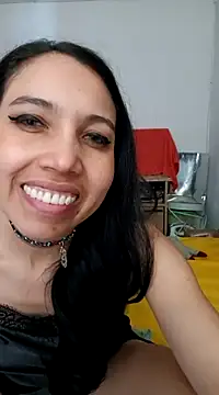 KimPielCanela online show from 2, 3, 2025