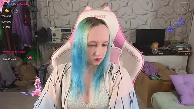 SexyTrixyLove online show from 8, 10, 2025