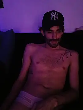 Snapshot of johngil0995 chatting on 10, 11, 2025 johngil0995 online show from 10, 11, 2025