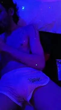 Snapshot of johngil0995 chatting on 12, 11, 2025 johngil0995 online show from 12, 11, 2025