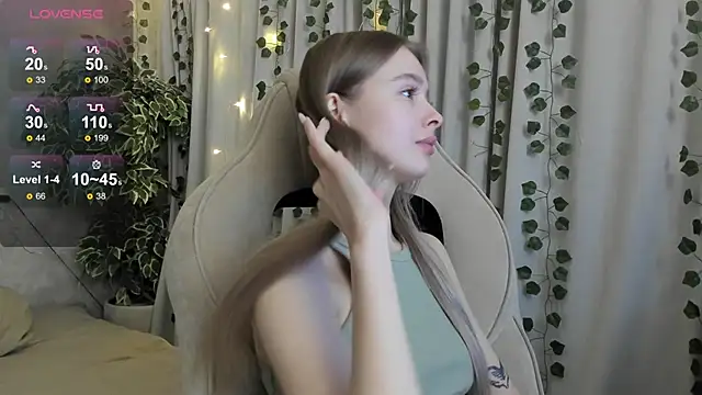 Snapshot of mell_milles chatting on 1, 12, 2025 mell milles online show from 1, 12, 2025