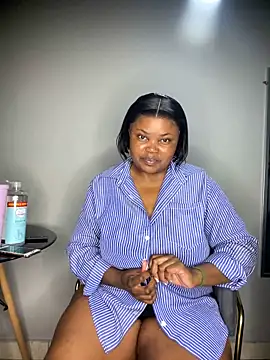 Snapshot of Curveysinaa chatting on 17, 10, 2025 Curveysinaa online show from 17, 10, 2025