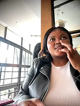 Snapshot of Curveysinaa chatting on 15, 11, 2025 Curveysinaa online show from 15, 11, 2025