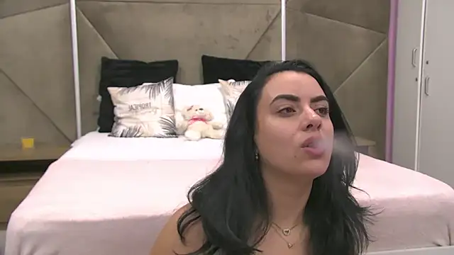 Snapshot of ElyzaIbarra chatting on 9, 10, 2025 ElyzaIbarra online show from 9, 10, 2025