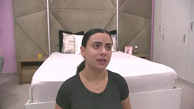 Snapshot of ElyzaIbarra chatting on 12, 10, 2025 ElyzaIbarra online show from 12, 10, 2025