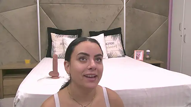 Snapshot of ElyzaIbarra chatting on 14, 10, 2025 ElyzaIbarra online show from 14, 10, 2025