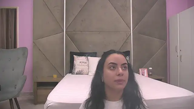 Snapshot of ElyzaIbarra chatting on 17, 10, 2025 ElyzaIbarra online show from 17, 10, 2025