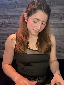 Snapshot of kamel-ayesha chatting on 2, 1, 2025 kamel-ayesha online show from 2, 1, 2025