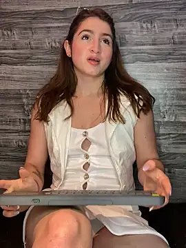 Snapshot of kamel-ayesha chatting on 8, 2, 2025 kamel-ayesha online show from 8, 2, 2025