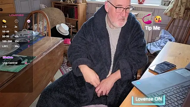 Adamdaddybear online show from 15, 11, 2025