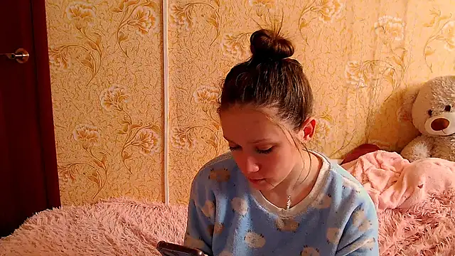 Snapshot of fluffy_kitty_ chatting on 6, 3, 2026 fluffy kitty online show from 6, 3, 2026