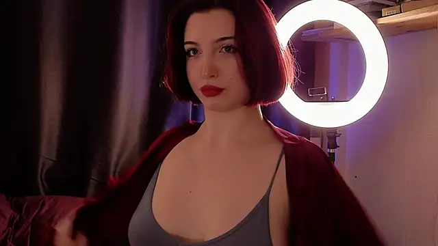 Snapshot of LisaVamp chatting on 14, 11, 2025 LisaVamp online show from 14, 11, 2025