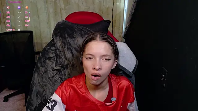 Snapshot of sweetdam12 chatting on 15, 12, 2025 sweetdam12 online show from 15, 12, 2025