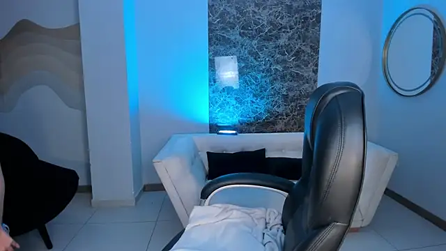 CarlaSmithX online show from 4, 11, 2025