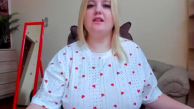 Snapshot of Doliss chatting on 15, 11, 2025 Doliss online show from 15, 11, 2025