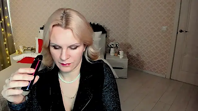 Louisa Bay online show from 15, 1, 2025