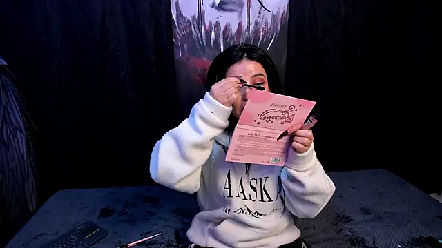 Snapshot of Kylie-fox chatting on 15, 10, 2025 Kylie-fox online show from 15, 10, 2025