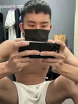 Snapshot of Benson18y chatting on 1, 1, 2025 Benson18y online show from 1, 1, 2025