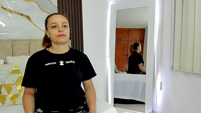 cristalwalker   online show from 7, 2, 2026