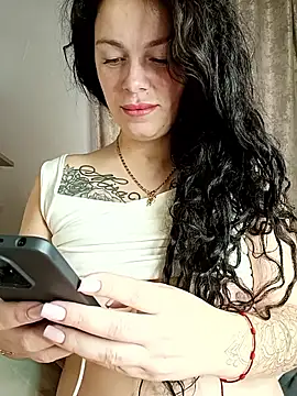 Lola Hale online show from 22, 10, 2025