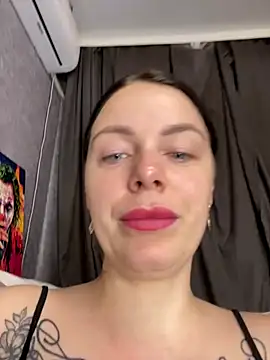 Lola Hale online show from 19, 3, 2026