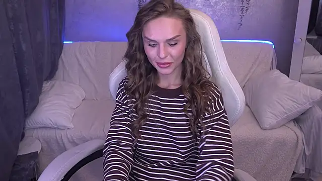 Snapshot of KiraGrayy chatting on 3, 11, 2025 KiraGrayy online show from 3, 11, 2025