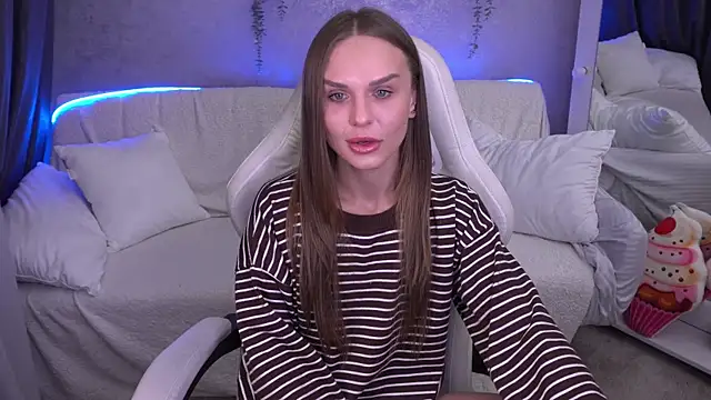 Snapshot of KiraGrayy chatting on 15, 11, 2025 KiraGrayy online show from 15, 11, 2025