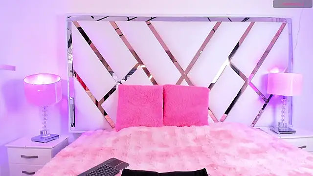 Snapshot of naughty__sara chatting on 22, 11, 2025 naughty sara online show from 22, 11, 2025