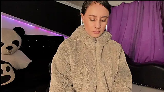 Coral Gibson online show from 6, 3, 2026