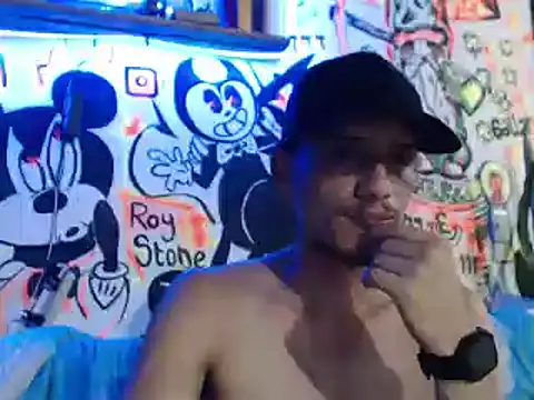 Snapshot of roystonee01 chatting on 18, 9, 2025 roystonee01 online show from 18, 9, 2025