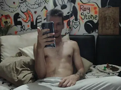 Snapshot of roystonee01 chatting on 27, 9, 2025 roystonee01 online show from 27, 9, 2025