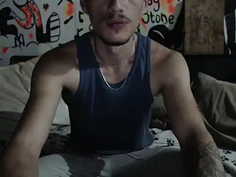 Snapshot of roystonee01 chatting on 28, 9, 2025 roystonee01 online show from 28, 9, 2025