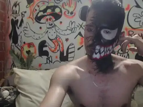 Snapshot of roystonee01 chatting on 1, 11, 2025 roystonee01 online show from 1, 11, 2025