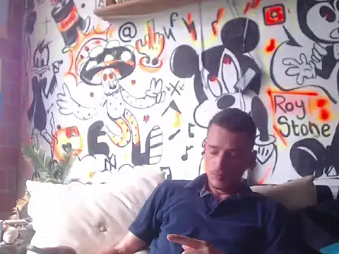 Snapshot of roystonee01 chatting on 5, 11, 2025 roystonee01 online show from 5, 11, 2025