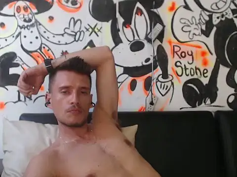 Snapshot of roystonee01 chatting on 12, 11, 2025 roystonee01 online show from 12, 11, 2025