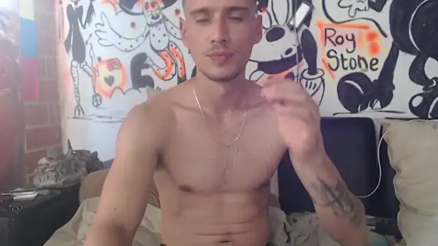 Snapshot of roystonee01 chatting on 29, 11, 2025 roystonee01 online show from 29, 11, 2025