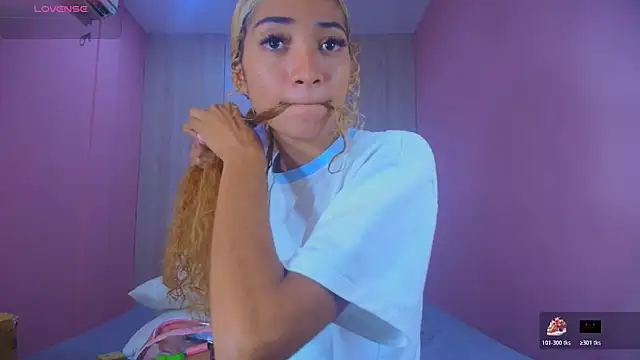 Snapshot of Charlotte_Love10 chatting on 19, 10, 2025 Charlotte Love10 online show from 19, 10, 2025