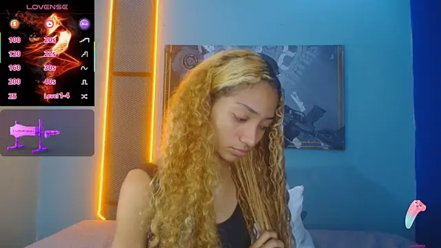 Snapshot of Charlotte_Love10 chatting on 6, 11, 2025 Charlotte Love10 online show from 6, 11, 2025