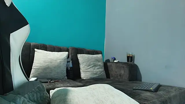 skinny and boyfriend online show from 6, 11, 2025