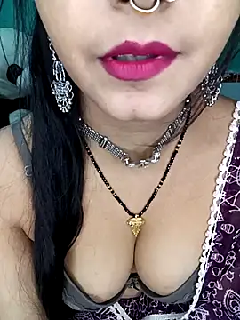 Diamond queeen online show from 15, 2, 2025