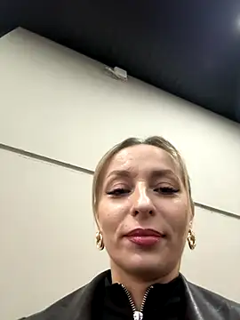 Snapshot of Diamond_Bunny_ chatting on 20, 11, 2025 Diamond Bunny online show from 20, 11, 2025