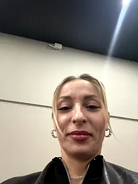 Snapshot of Diamond_Bunny_ chatting on 22, 11, 2025 Diamond Bunny online show from 22, 11, 2025