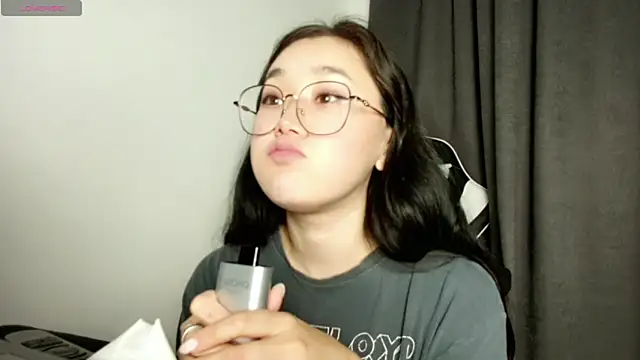 Snapshot of Jennatyan chatting on 14, 3, 2025 Jennatyan online show from 14, 3, 2025