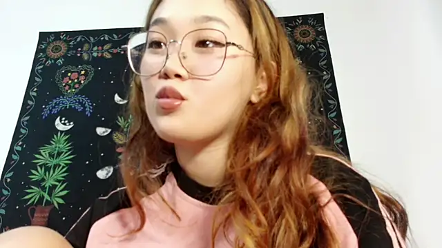 Snapshot of Jennatyan chatting on 10, 9, 2025 Jennatyan online show from 10, 9, 2025