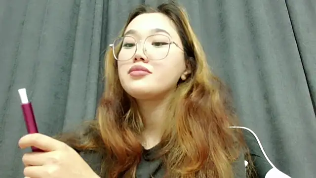 Snapshot of Jennatyan chatting on 12, 9, 2025 Jennatyan online show from 12, 9, 2025