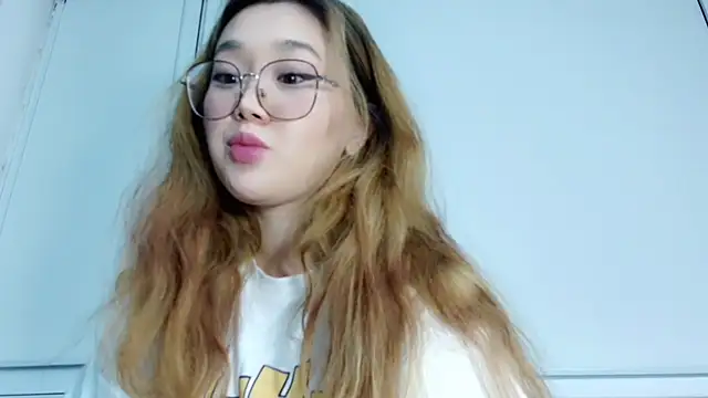 Snapshot of Jennatyan chatting on 19, 11, 2025 Jennatyan online show from 19, 11, 2025