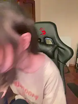 Snapshot of lalallalalaa- chatting on 6, 2, 2025 lalallalalaa- online show from 6, 2, 2025