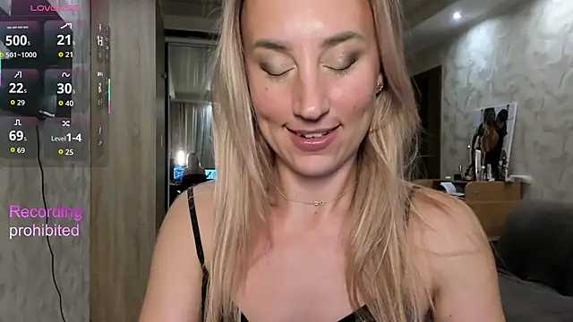 Snapshot of lady_Nati chatting on 1, 12, 2025 lady Nati online show from 1, 12, 2025