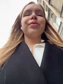 mur girl online show from 15, 10, 2025